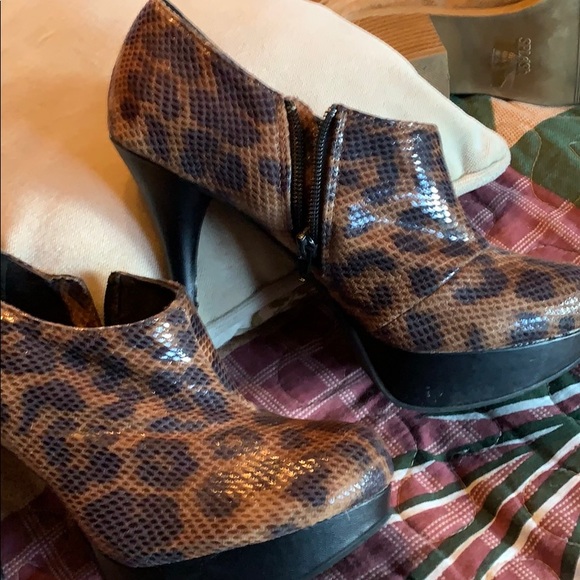 Shoes - Picture 4 of 6